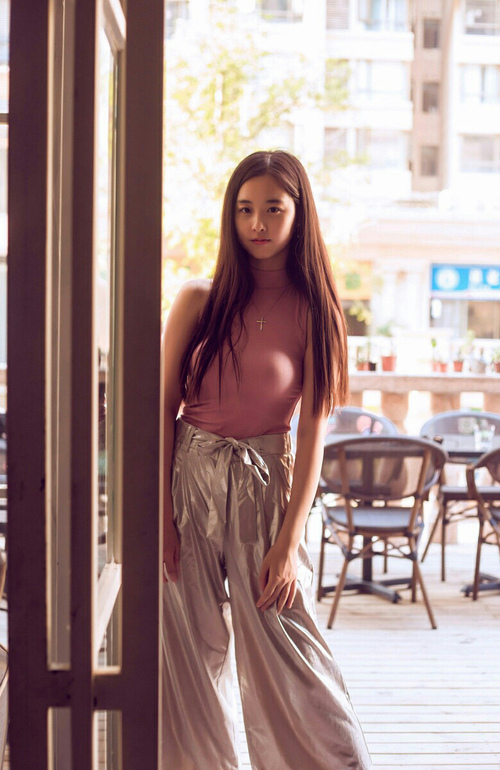 伊利亚·哈伦决赛中段加速领跑,荷甲伊哈塔伦