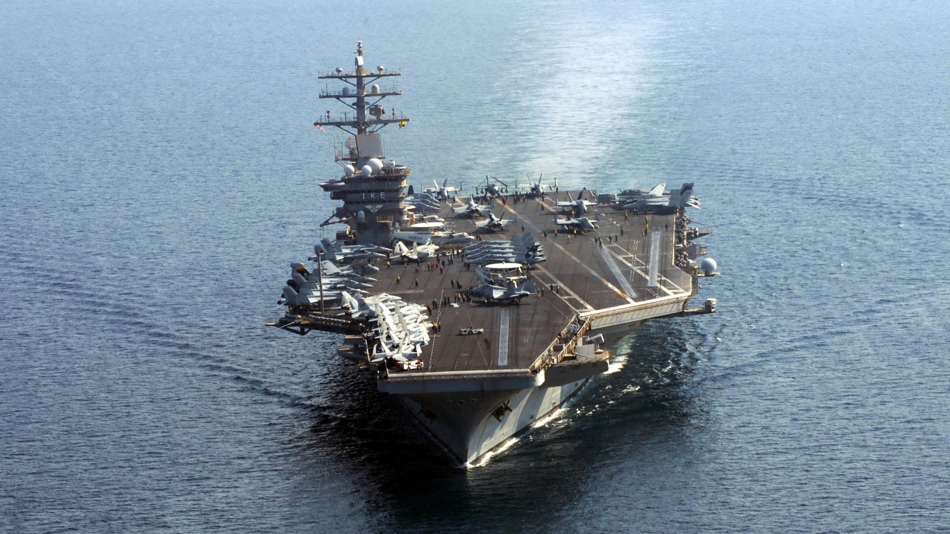 乔治反跑接球空切完成暴扣，乔治扣篮